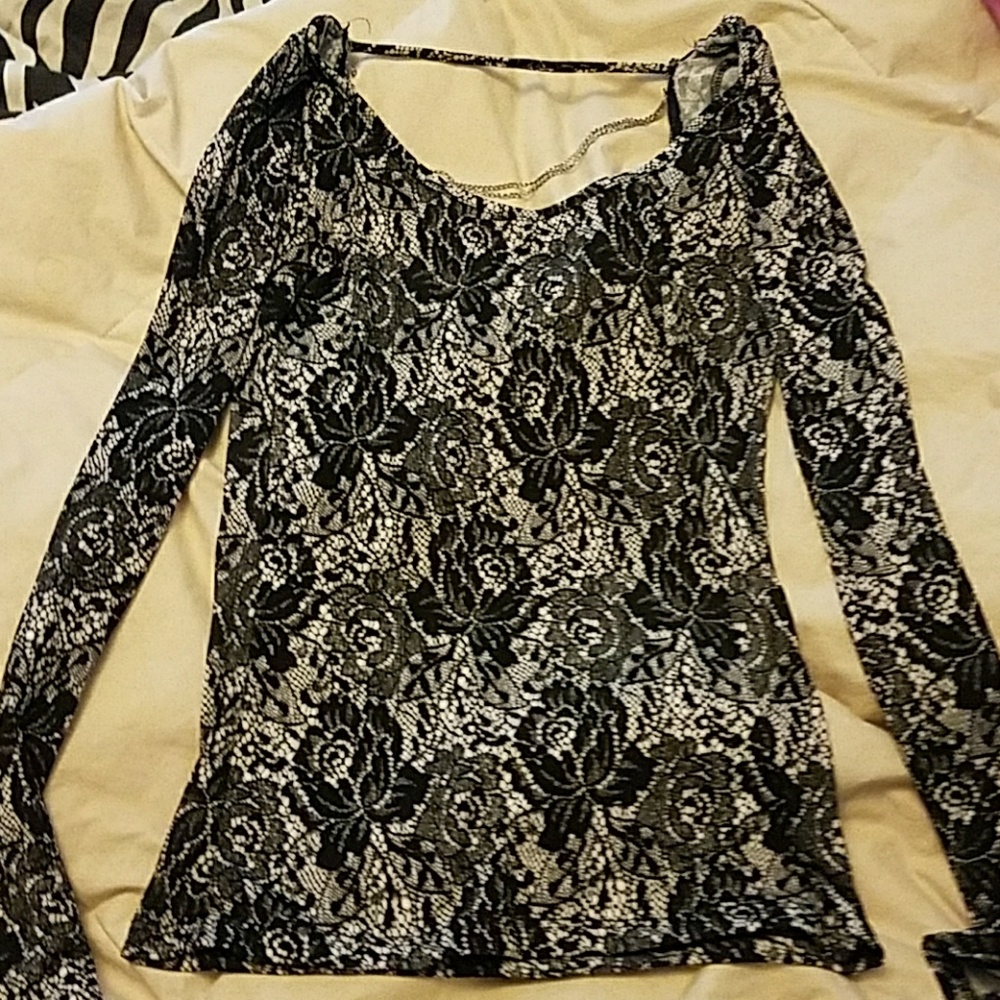 Lace pattern long sleeve with chains on back